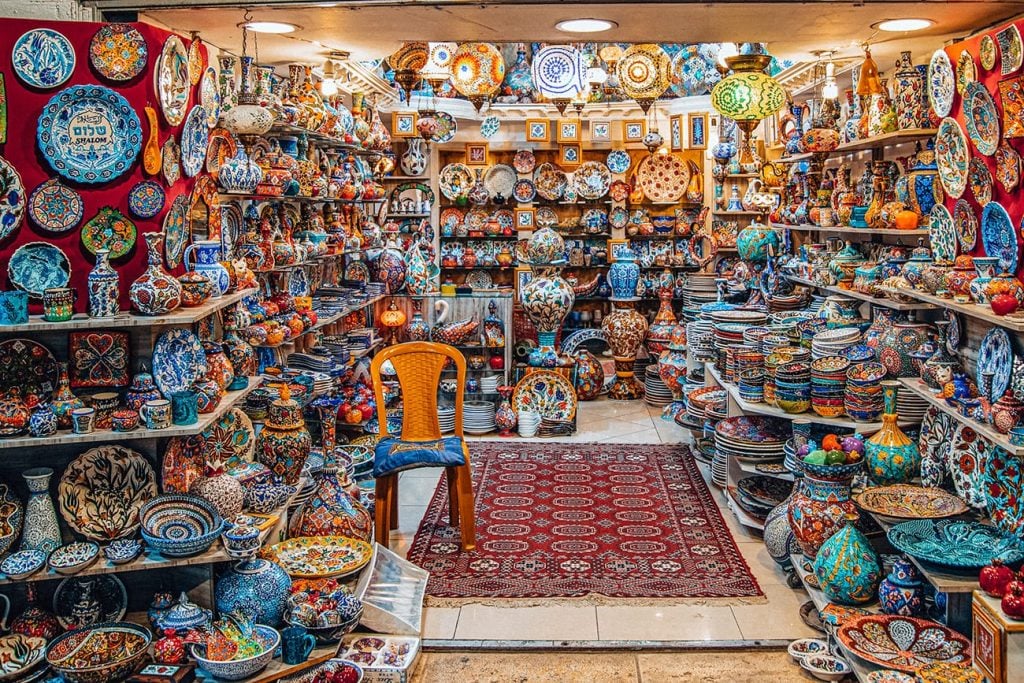 souvenirs in mutrah souq muscat