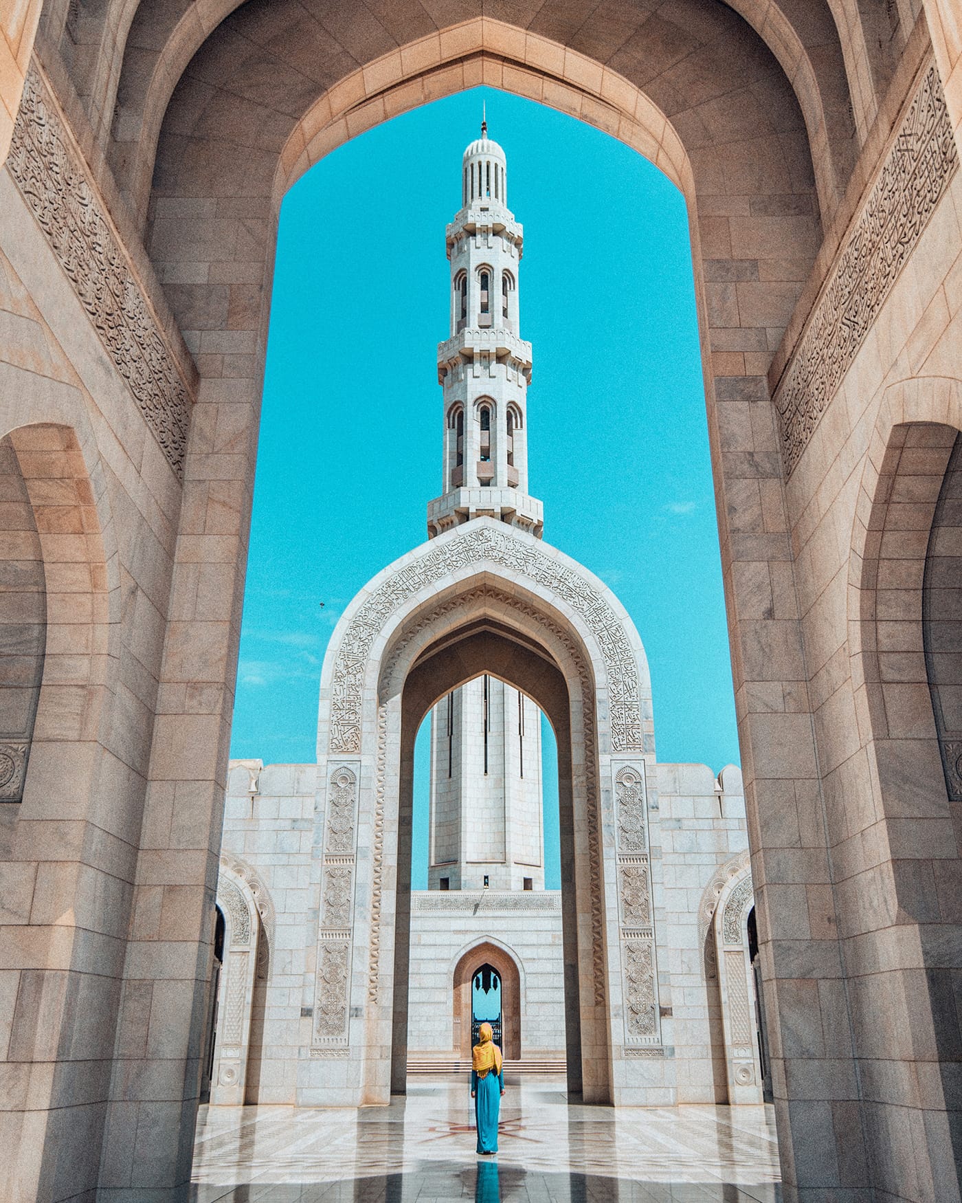 muscat girl standing inside sultan qaboos grand mosque