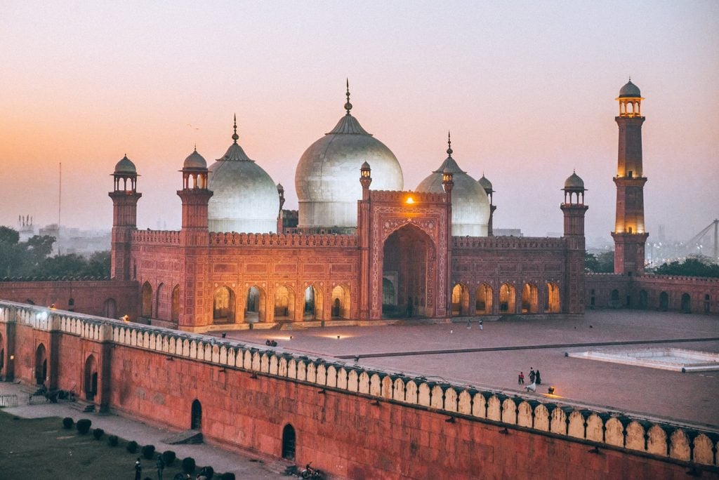 badshahi mosque one of the best places to visit in lahore pakistan