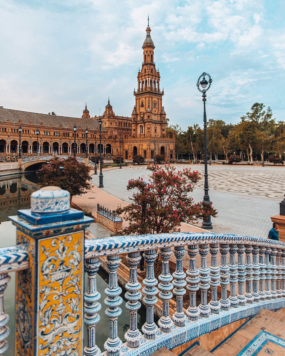 the architecture of plaza de espana in seville spain